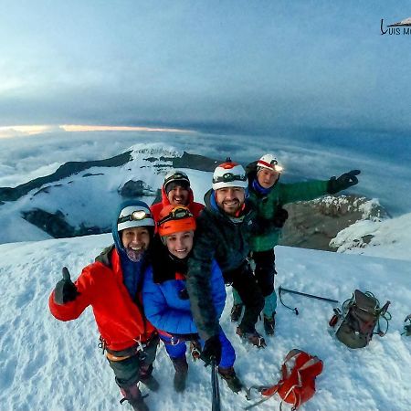 Hostal Adventure Climbers Latacunga Exterior photo